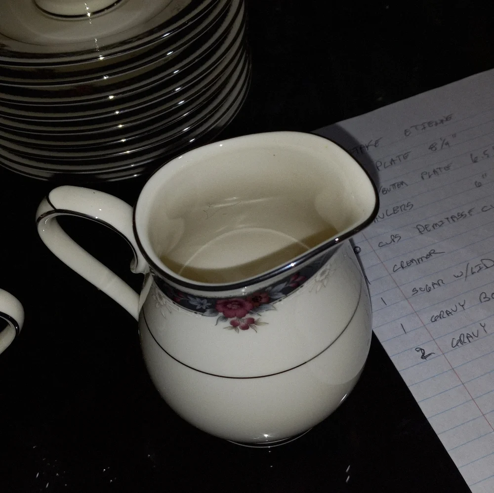 Noritake Etienne ivory china Cream and Sugar set w/ lid - Picture 5 of 5